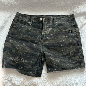 Born primitive jorts